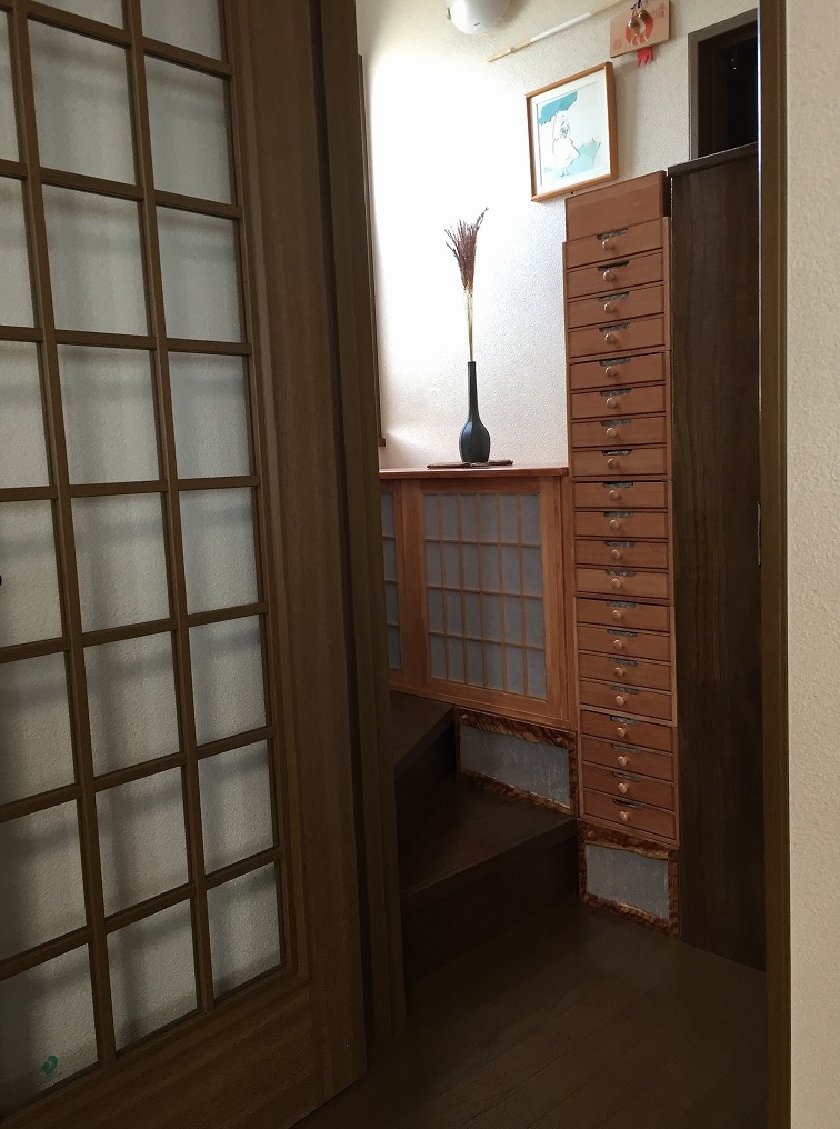 2階の部屋から見る