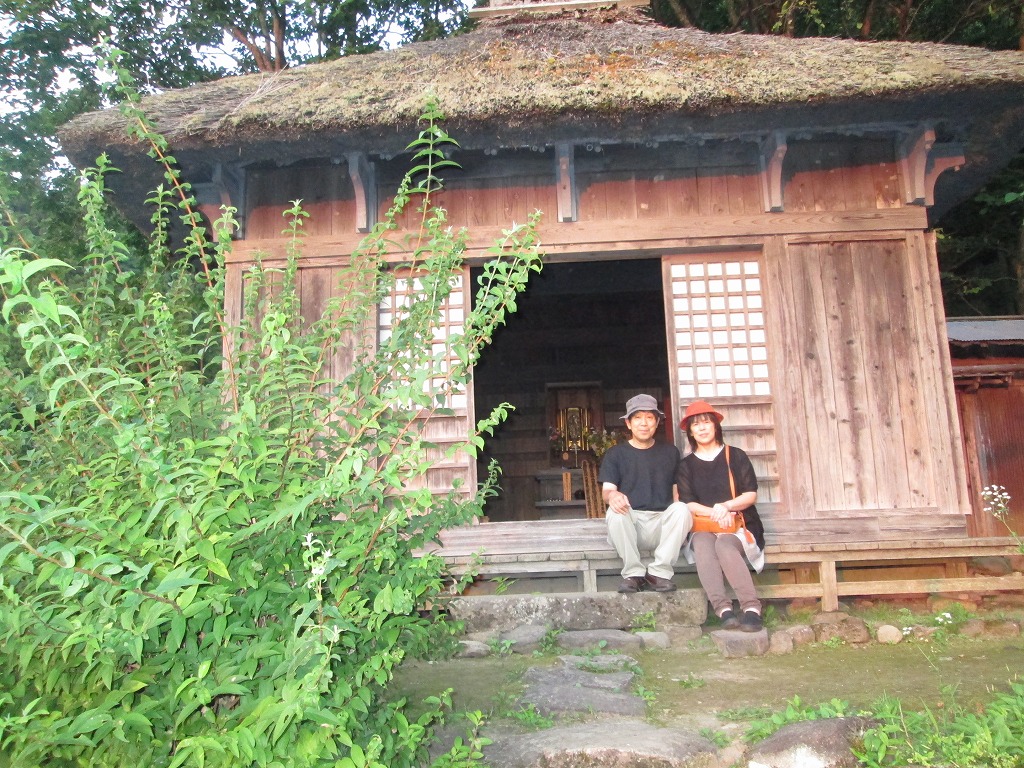 阿弥陀堂(ロケ用のセット…地元の人々が保存)