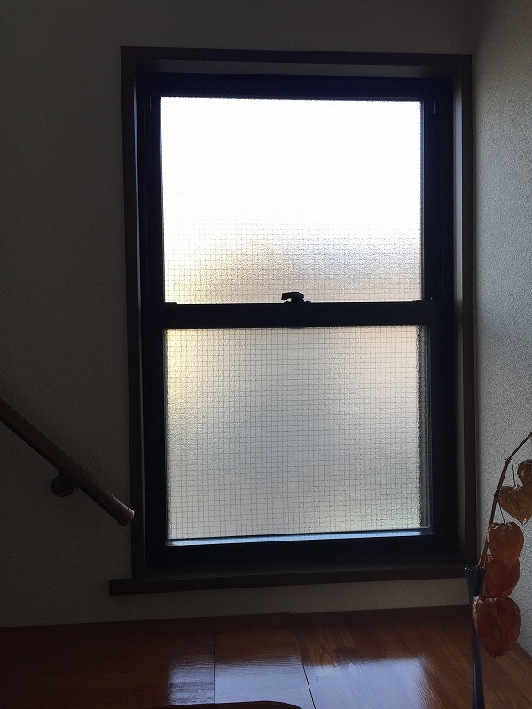 スライドガラスの窓